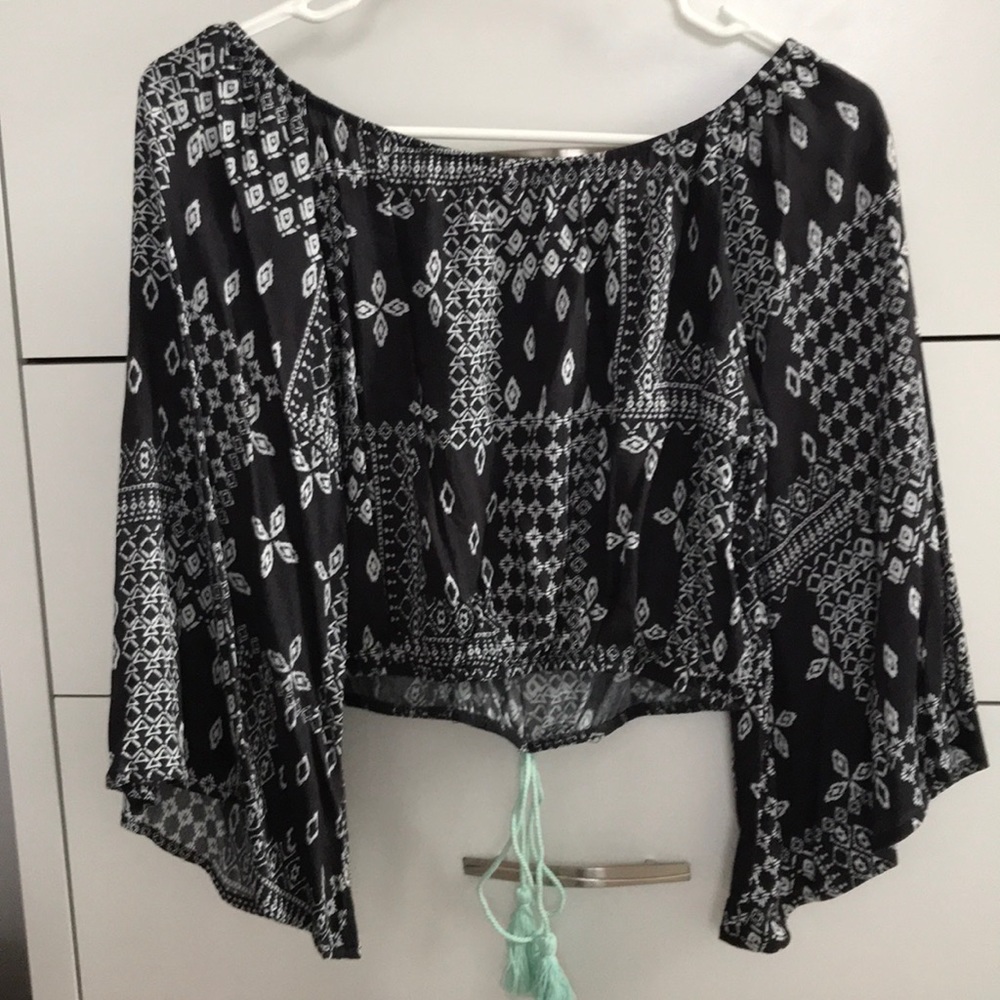 NWOT Bell Sleeved Crop Top *boutique style* - Picture 2 of 5